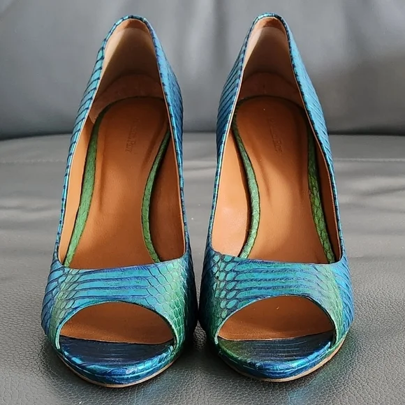 Rachel Roy Penelopey python snakeskin embossed Pump, sz 9.5, iridescent blue - Picture 2 of 11